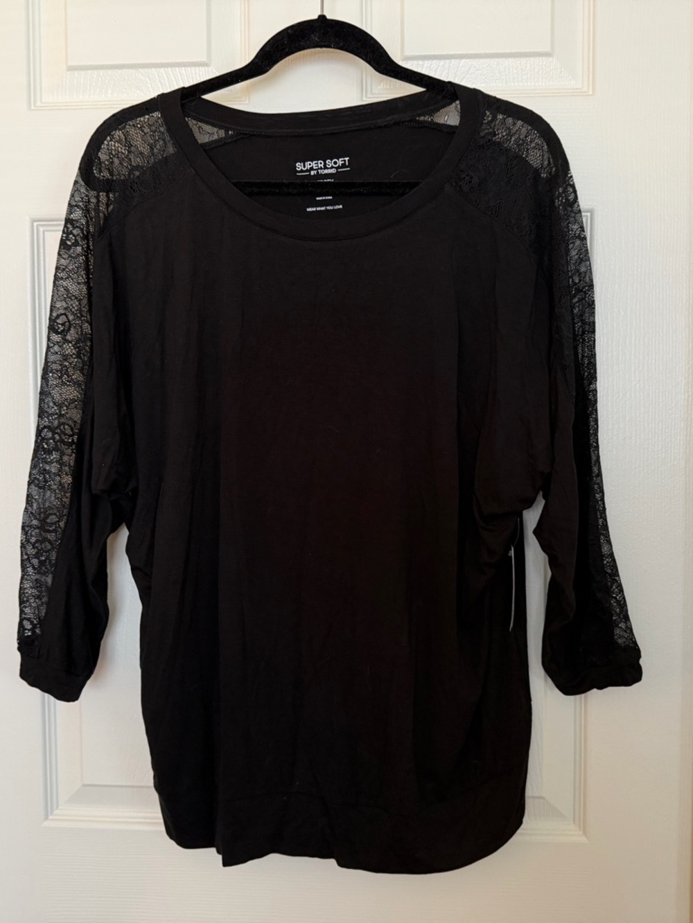 TORRID SUPER SOFT LACE INSET SLEEVE DOLMAN TOP
DEEP BLACK